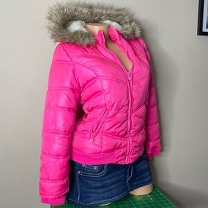 Vintage Y2K pink puffer jacket with faux fur hood 💗 by Justice